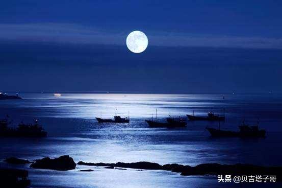 关于咏月的诗句（关于咏月的诗句 - 四首百度）