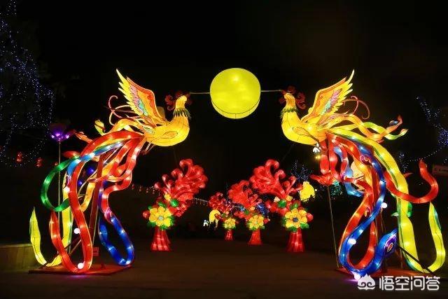 东风夜放花千树更吹落星如雨节日